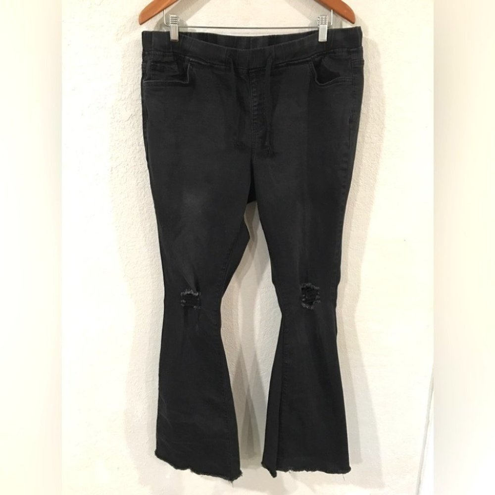 YMI Women 1X Black Distressed Flared Pull On Stretch Jeans Jeggings